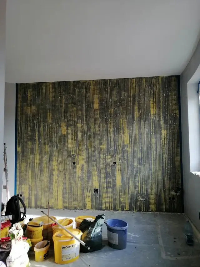 Perete pregătit pentru aplicarea finisajelor decorative